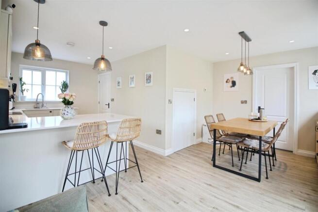 Kitchen/dining/family room