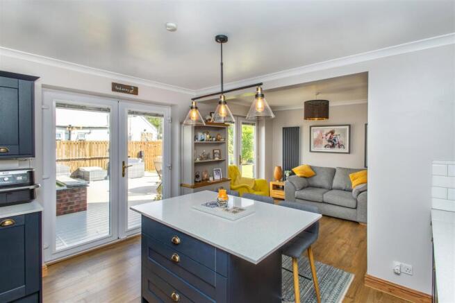 Kitchen/dining/family room