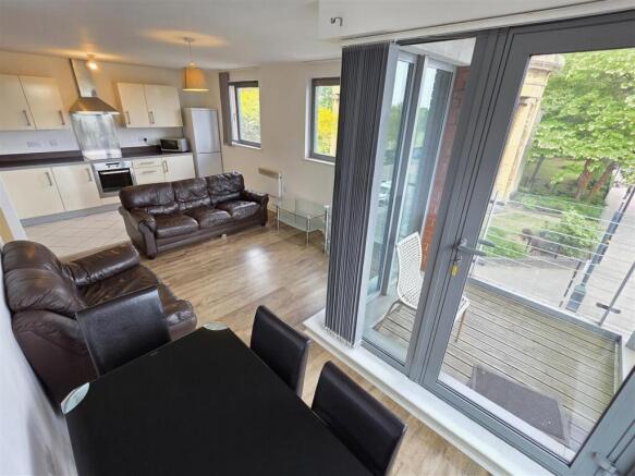 Lounge/Balcony