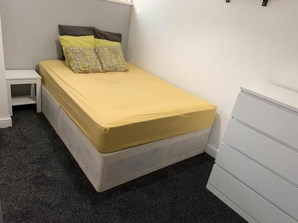 £525 Room 1.JPG