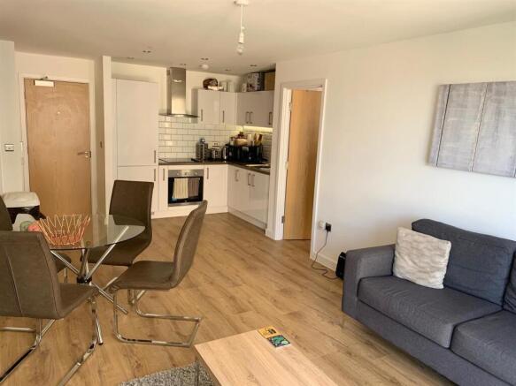 Lounge/Kitchen