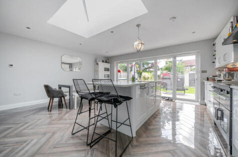 Cedar Lawn Avenue, Barnet, Hertfordshire, EN5