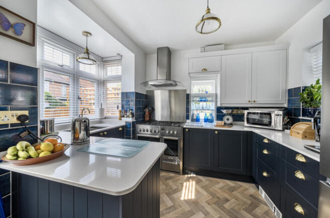 1305343-18-684323...