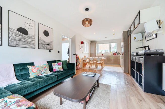 1359749-4-68d6695...