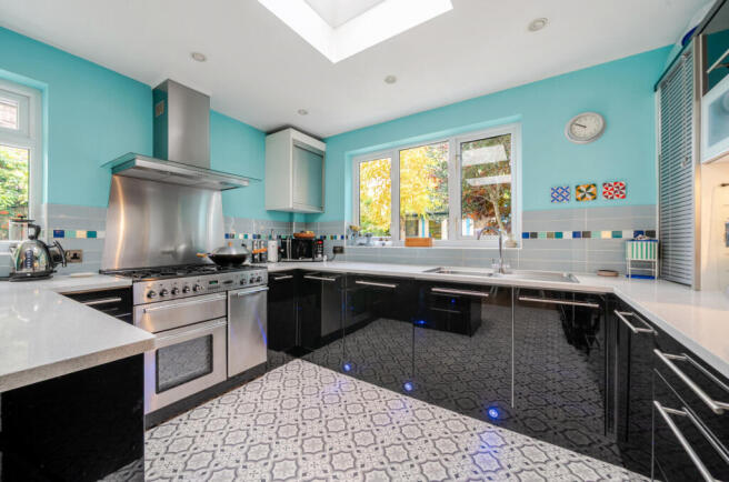 1364080-5-68f8a0c...