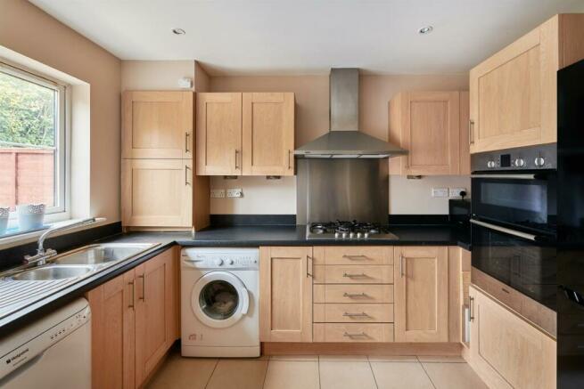 FITTED KITCHEN