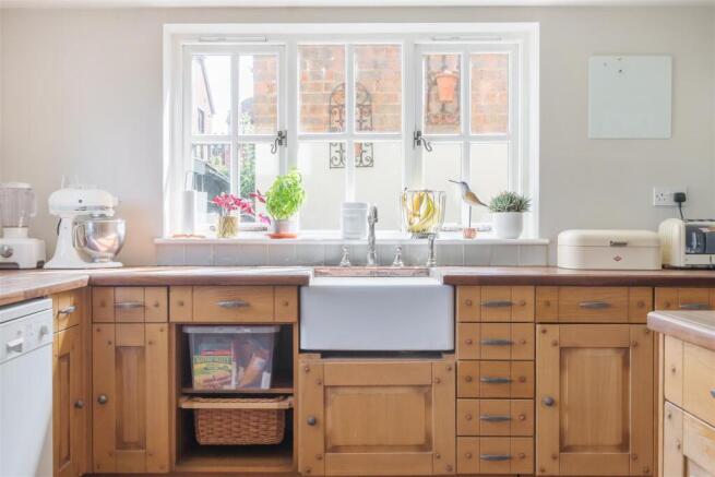 Kitchen (16).jpg