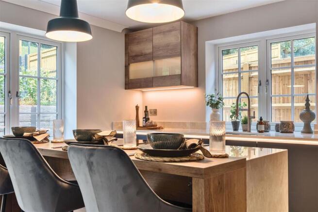 Plot 5 Kitchen Lifestyle.jpg