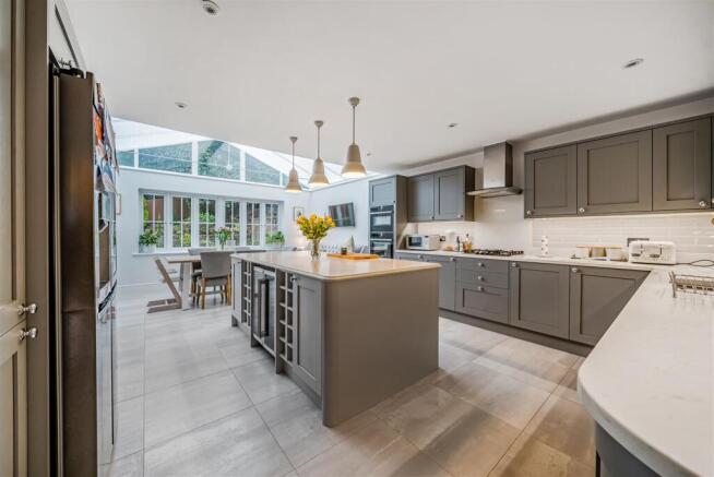 Kitchen-Breakfast-Family Room