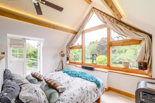 6 bedroom detached house for sale in Buckley Green, Henley-In-Arden, B95