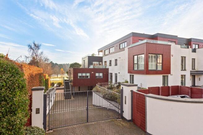 34A Barnton Avenue W