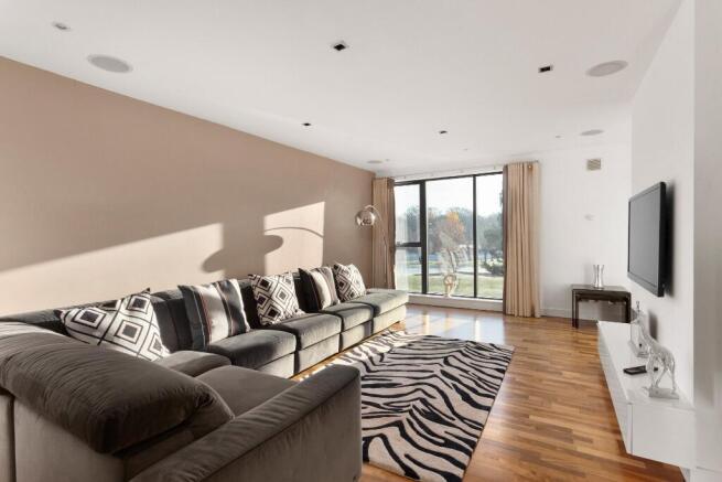 34A Barnton Avenue W