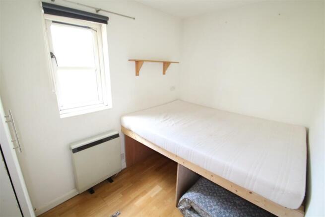 bedroom 1.JPG