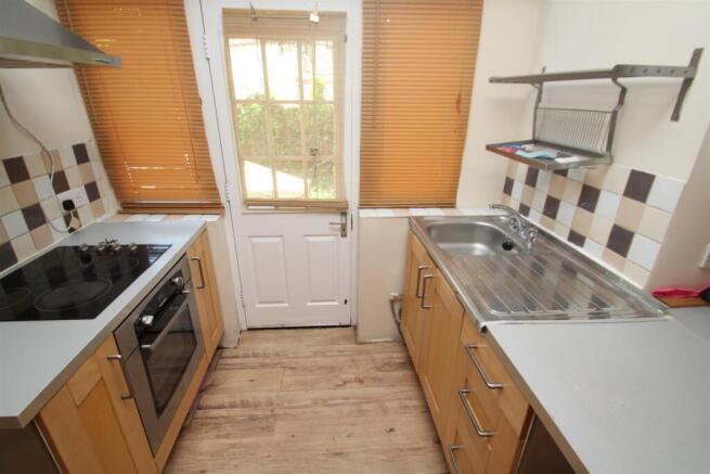 Kitchen (2).JPG