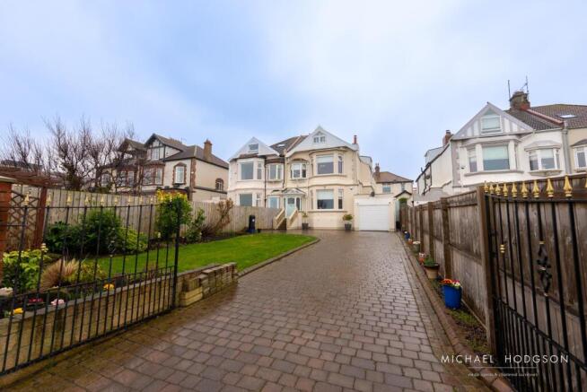 10 Cliffe Park-01.jpg