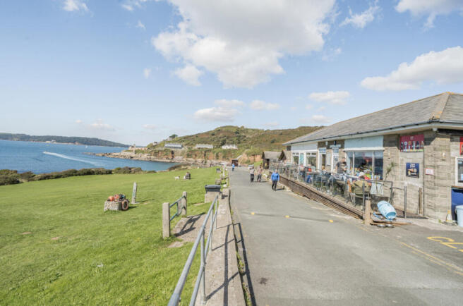 1358169-21-68d6b0...