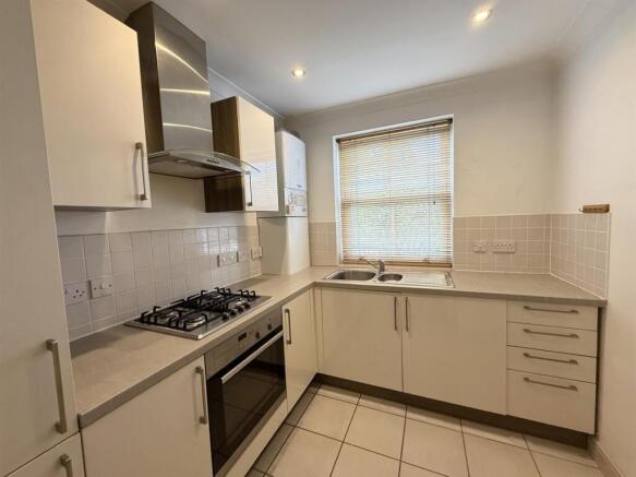 Kitchen 2.jpg
