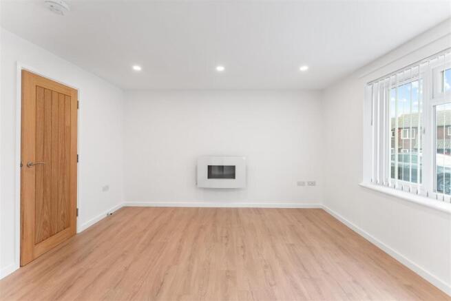 24 Gatcombe Drive Stoke Gifford BS34 8NX RAW -inte