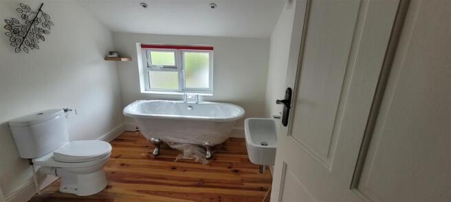22 Bullers Rd new bath.jpg