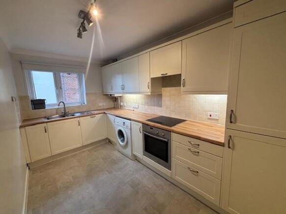 13 Fairholme Gdens kit.jpg