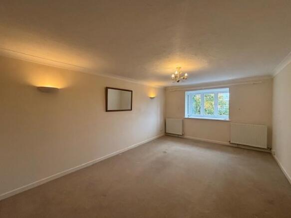 13 Fariholme Gdens sit.jpg