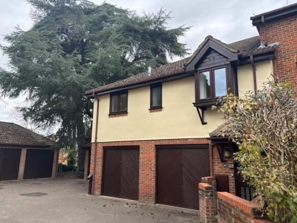 13 Fairholme Gardens frontnew.jpg