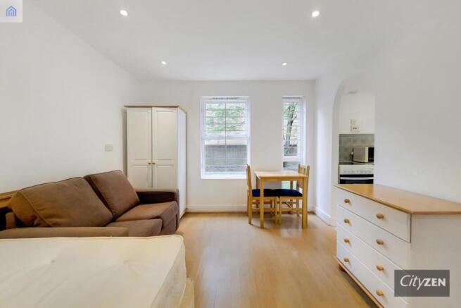 STUDIO ROOM