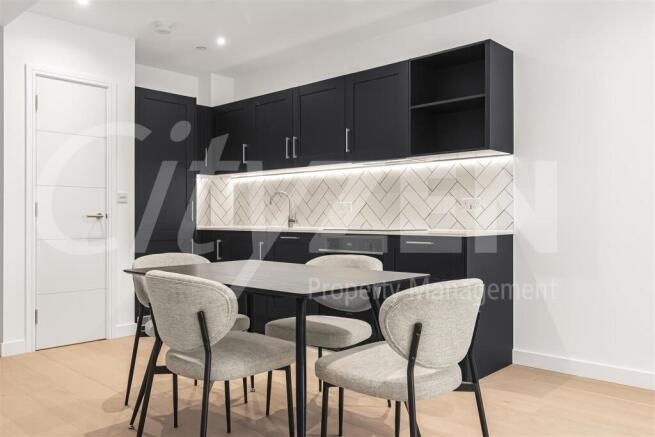 KITCHEN/RECEPTION