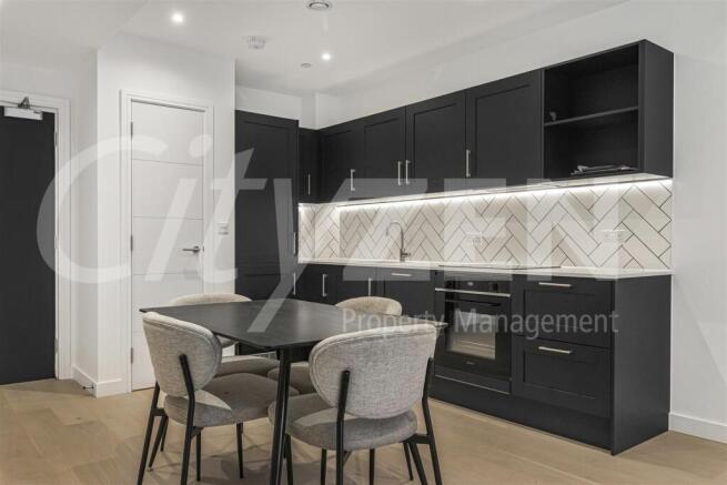 KITCHEN/RECEPTION