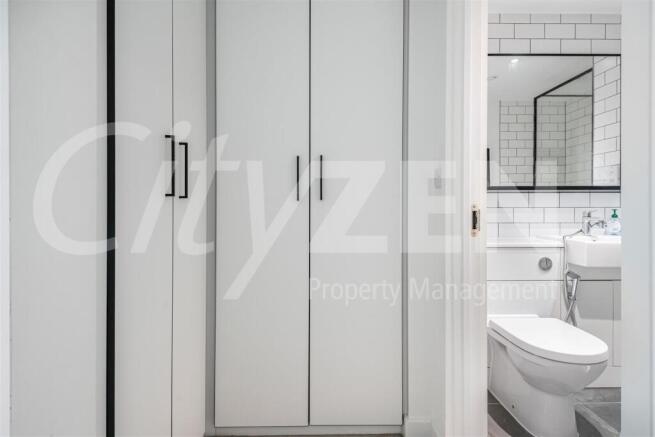 DRESSING ROOM/EN-SUITE