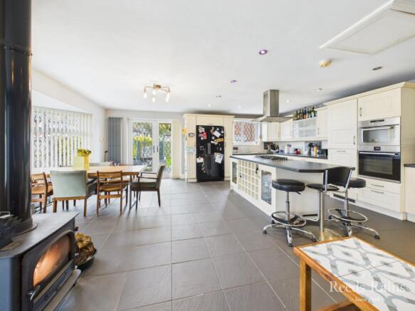 Kitchen/Family/Dinin