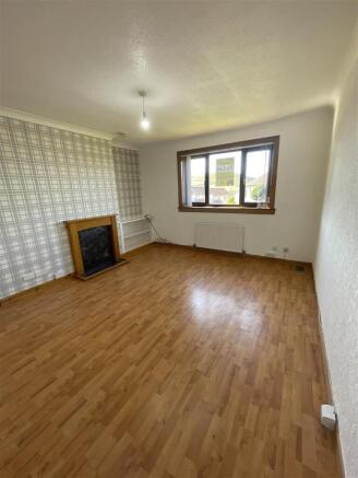 23 Highthorne Crescent Lounge1.jpeg