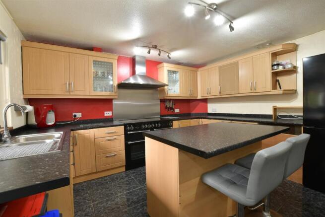 Kitchen/ Breakfast Room