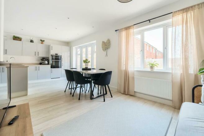 Kitchen/Dining Area