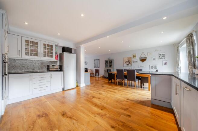 Kitchen/Dining Area