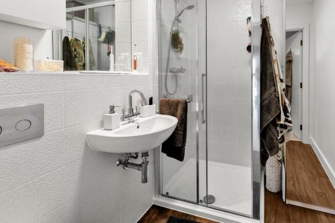En-Suite Bathroom