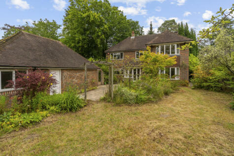 Avenue Road, Fleet, GU51