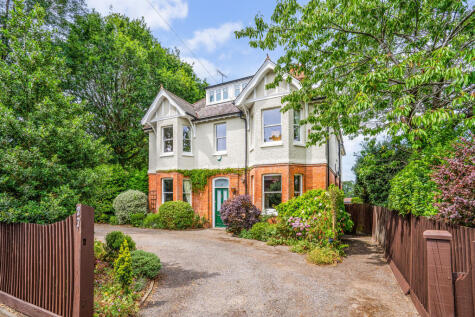 Church Avenue, Farnborough, GU14