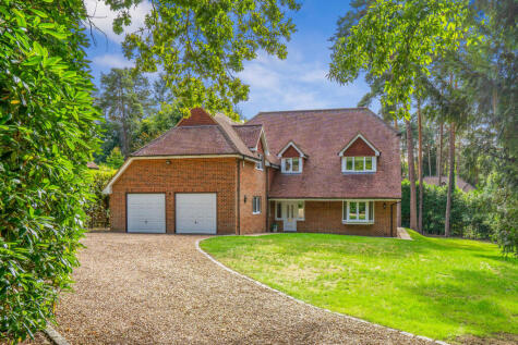 West Hill Gardens, Fleet, GU51