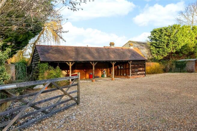 garages in hook hampshire