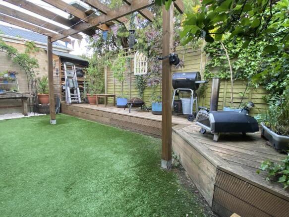 Garden - pergola & lawn