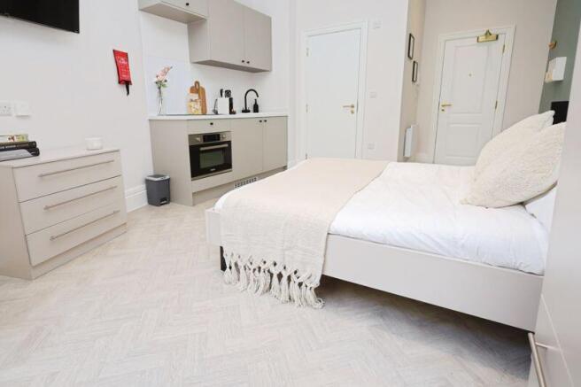 Bedroom (b)