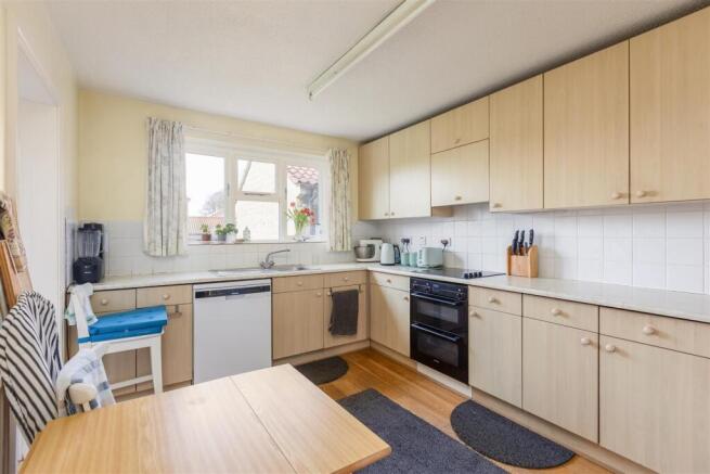 Acres Close 4 Kitchen-2.jpg