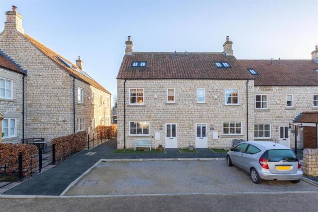 Pinfold Cottage External-2.jpg