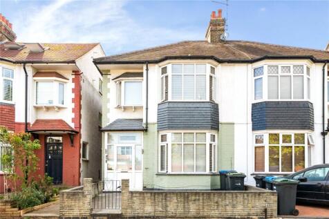 Lynbridge Gardens, Palmers Green, London, N13