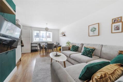 Wauthier Close, Palmers Green, London, N13