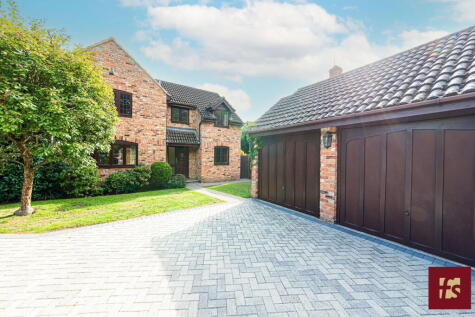 Holmbury Avenue, Crowthorne, RG45 6TQ