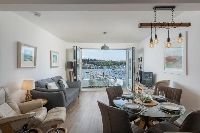 2A River View, Kingswear, Living & Dining Area