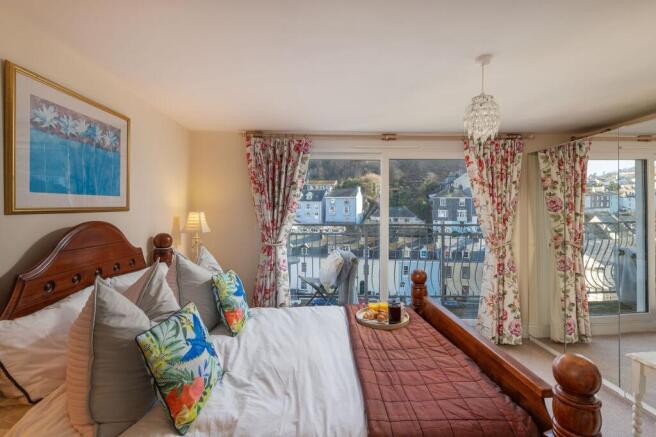 4a Principal Bedroom Vicarage Hill, Dartmouth