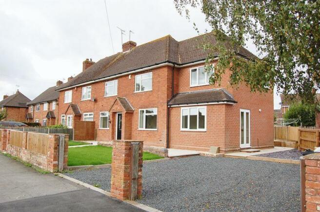 4 bedroom semi-detached house for sale in fully refurbished extended